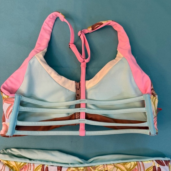 Maaji Multicolor Floral Bikini reversible, lined , padded top. Size S woman’s - Picture 6 of 13